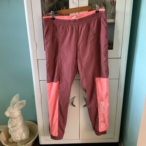 Reebok sz L wind pant joggers euc